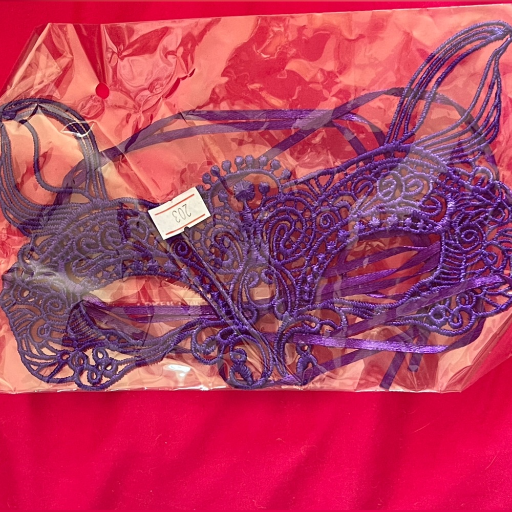 Lingerie - Picture 2 of 3